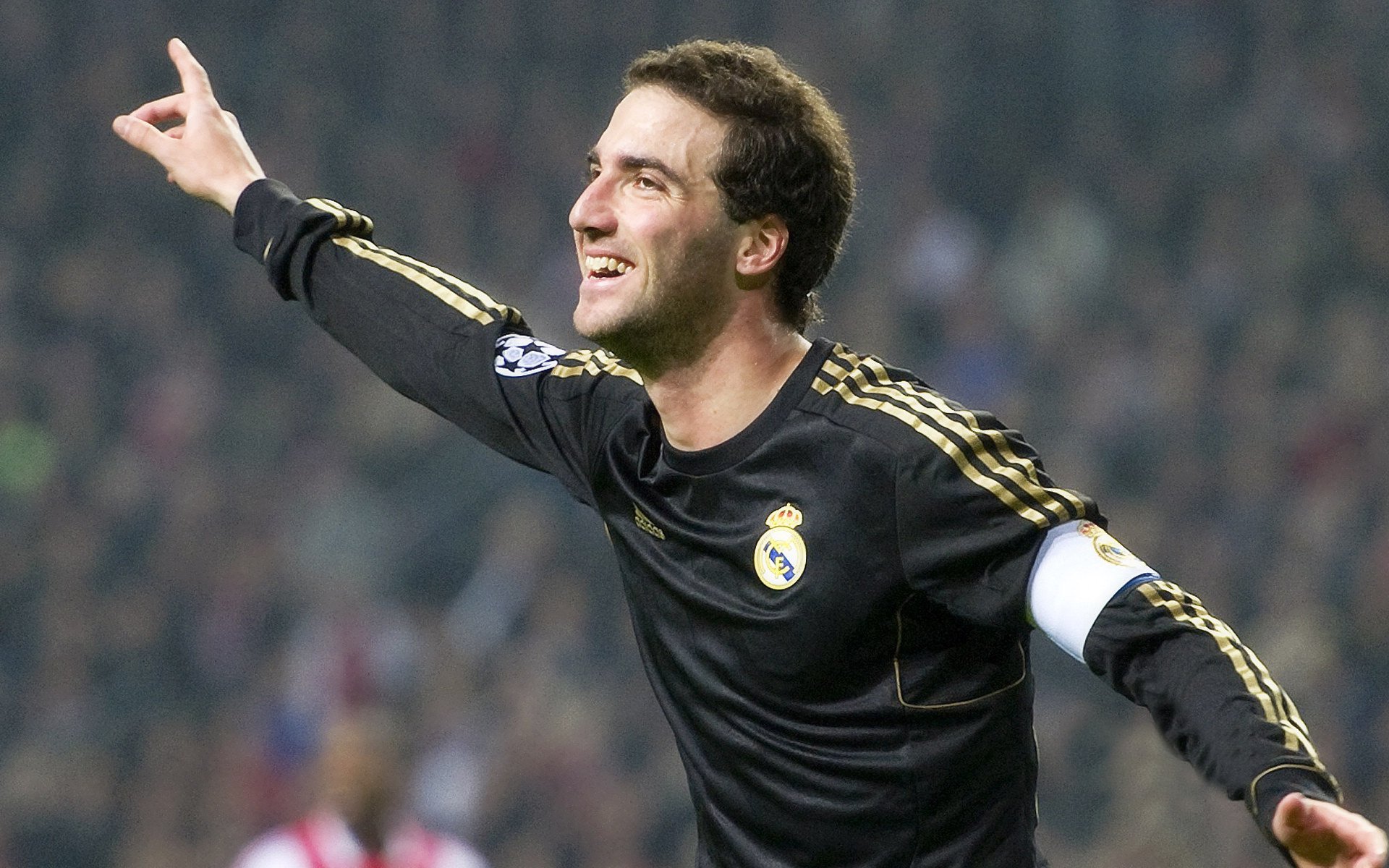 2025足球世俱杯官网-里根·史密斯冲刺阶段技压群雄，里斯希尔史密斯